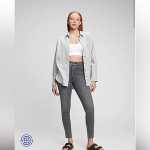 Gap • NWT • Sky High Universal Jegging with washwell